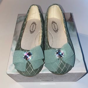 New in Box JoyFolie Piper in Seaglass Size 12